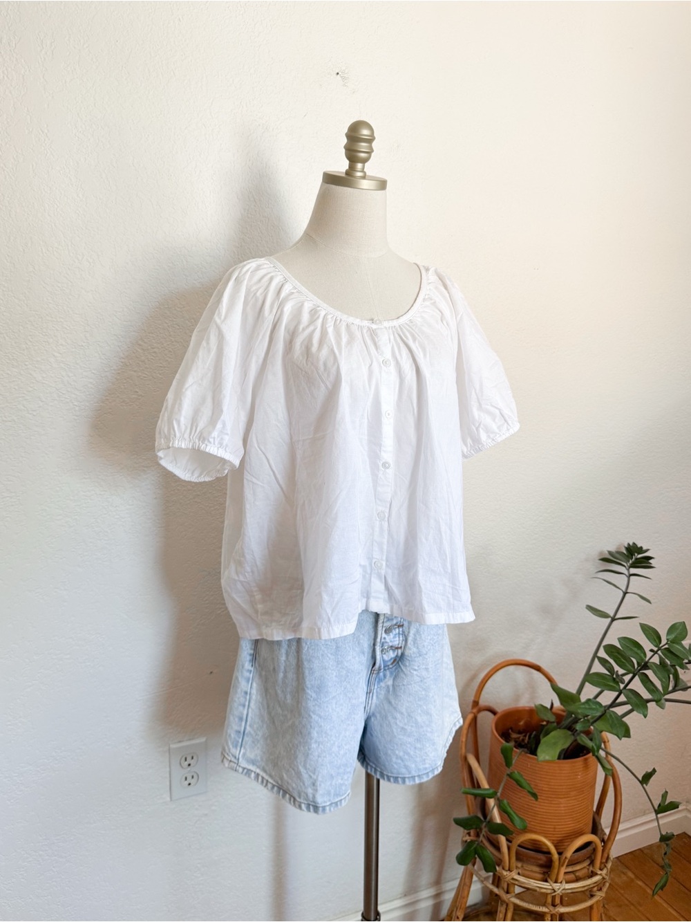 Old Navy white cotton peasant blouse